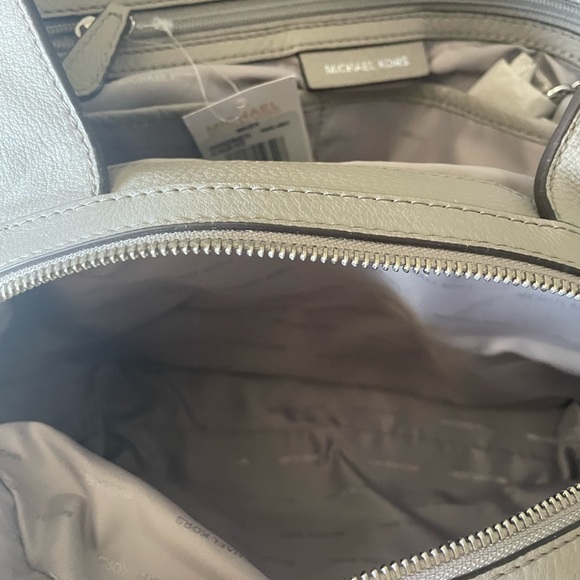 SOLD-🖤MICHAEL Michael Kors Raven Large Shoulder Bag - Picture 11 of 15